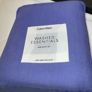King Duvet Set by Calvin Klein. It contains a king duvet &! 2 king pillowcases.